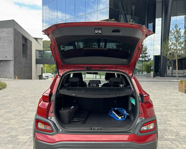 Красный Хендай Kona, объемом двигателя 0 л и пробегом 93 тыс. км за 18200 $, фото 18 на Automoto.ua