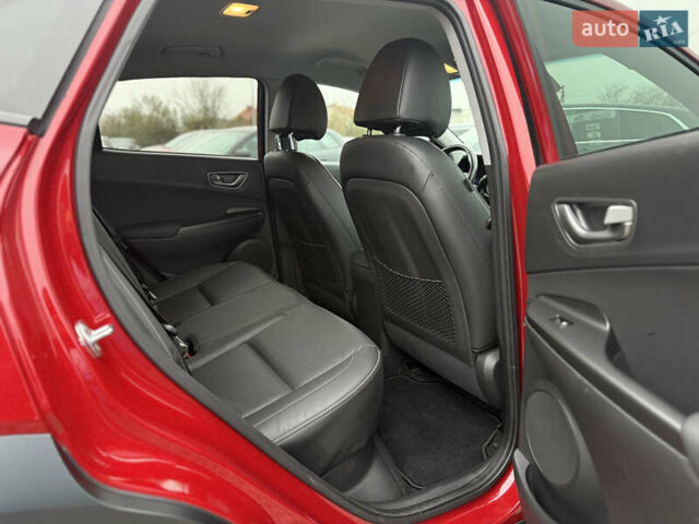 Красный Хендай Kona, объемом двигателя 0 л и пробегом 83 тыс. км за 17700 $, фото 10 на Automoto.ua