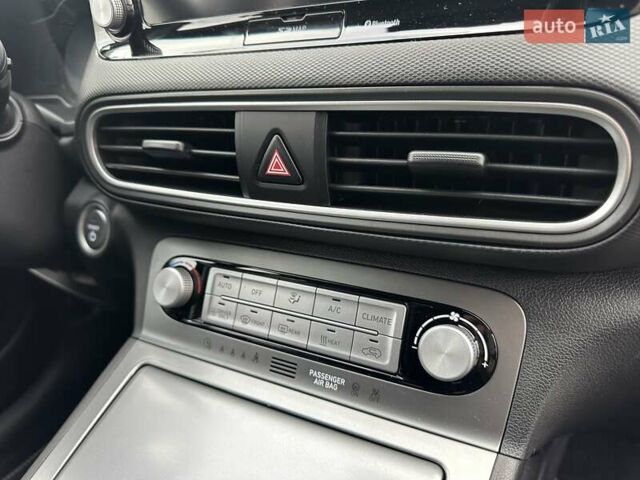 Красный Хендай Kona, объемом двигателя 0 л и пробегом 110 тыс. км за 16700 $, фото 35 на Automoto.ua