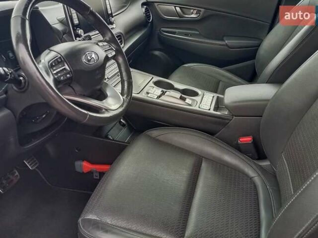 Червоний Хендай Kona, об'ємом двигуна 0 л та пробігом 156 тис. км за 16850 $, фото 17 на Automoto.ua