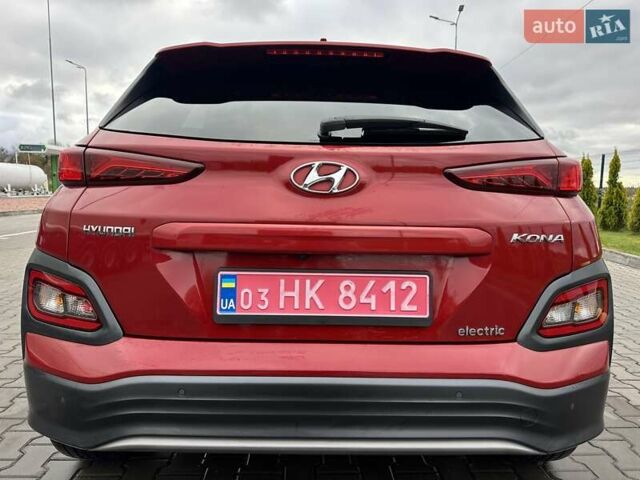 Красный Хендай Kona, объемом двигателя 0 л и пробегом 110 тыс. км за 16700 $, фото 4 на Automoto.ua