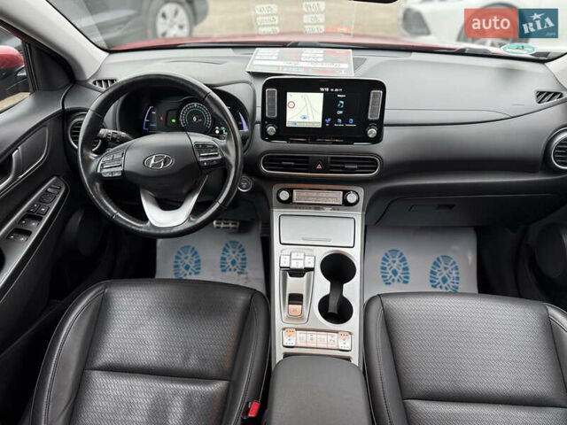 Красный Хендай Kona, объемом двигателя 0 л и пробегом 83 тыс. км за 17700 $, фото 8 на Automoto.ua