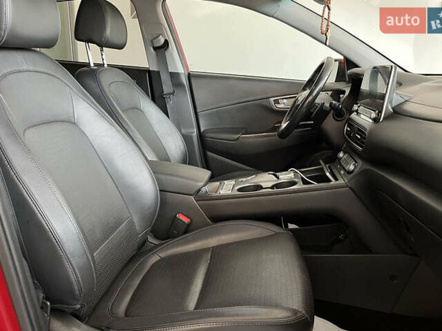 Червоний Хендай Kona, об'ємом двигуна 0 л та пробігом 103 тис. км за 18000 $, фото 12 на Automoto.ua