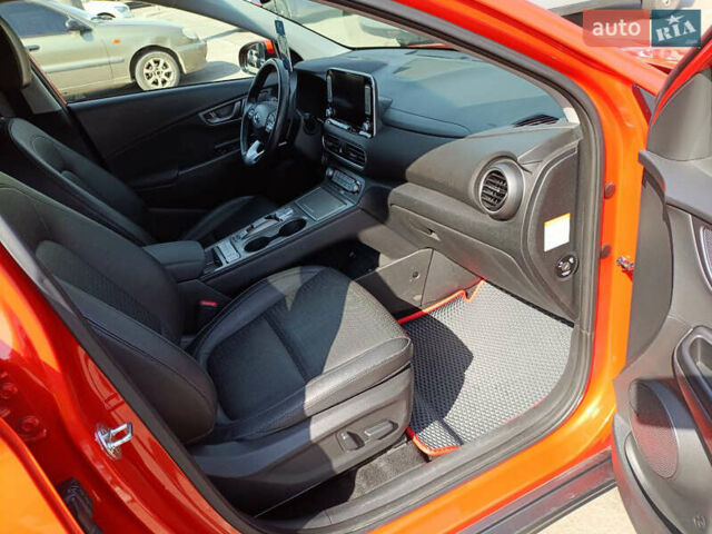 Красный Хендай Kona, объемом двигателя 0 л и пробегом 146 тыс. км за 20500 $, фото 9 на Automoto.ua