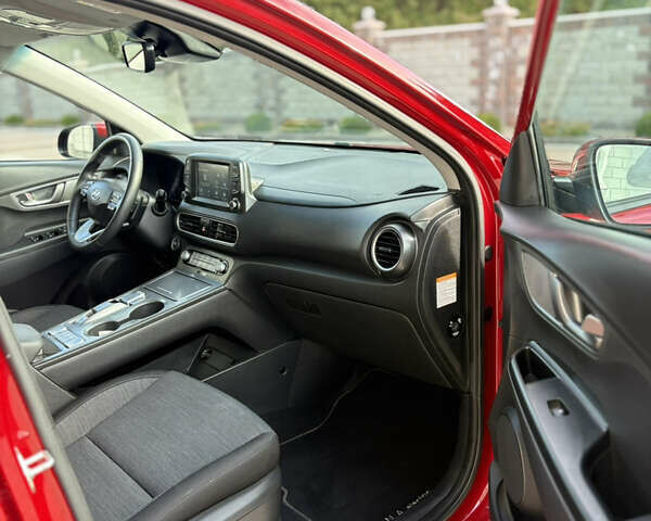 Красный Хендай Kona, объемом двигателя 0 л и пробегом 71 тыс. км за 17899 $, фото 10 на Automoto.ua