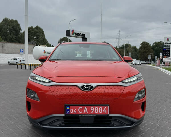 Красный Хендай Kona, объемом двигателя 0 л и пробегом 99 тыс. км за 16900 $, фото 1 на Automoto.ua