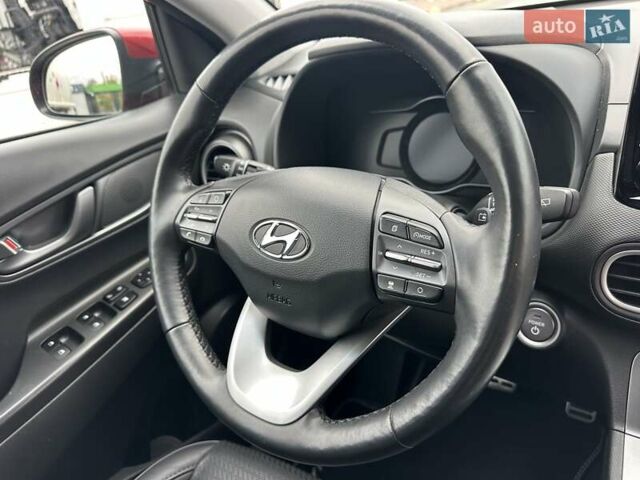 Красный Хендай Kona, объемом двигателя 0 л и пробегом 153 тыс. км за 16190 $, фото 31 на Automoto.ua