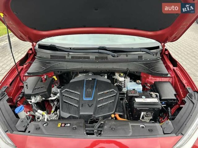 Красный Хендай Kona, объемом двигателя 0 л и пробегом 110 тыс. км за 16700 $, фото 43 на Automoto.ua