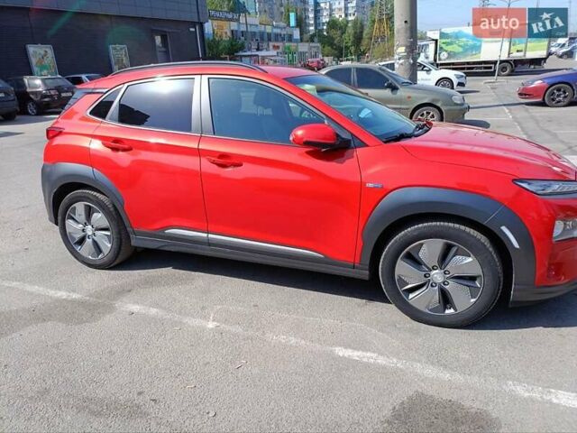 Червоний Хендай Kona, об'ємом двигуна 0 л та пробігом 134 тис. км за 20300 $, фото 5 на Automoto.ua