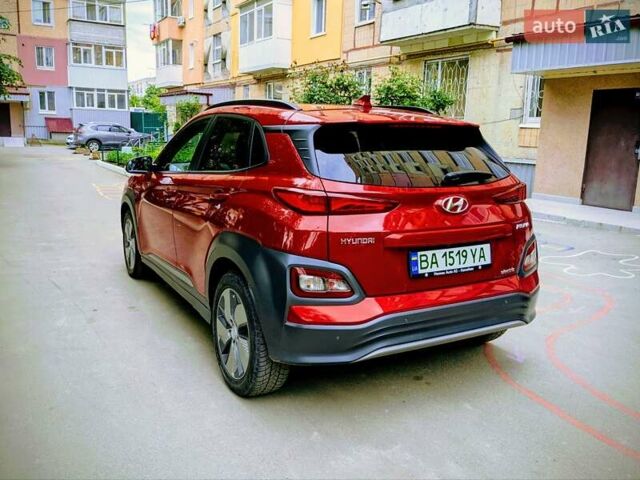 Красный Хендай Kona, объемом двигателя 0 л и пробегом 154 тыс. км за 17200 $, фото 2 на Automoto.ua