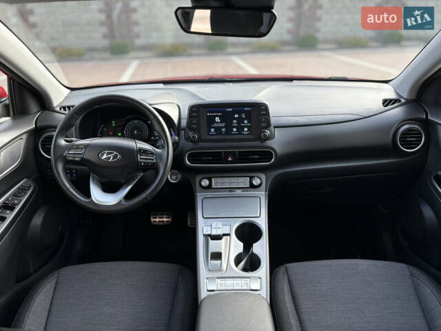 Красный Хендай Kona, объемом двигателя 0 л и пробегом 71 тыс. км за 17899 $, фото 11 на Automoto.ua