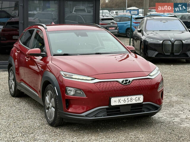 Красный Хендай Kona, объемом двигателя 0 л и пробегом 83 тыс. км за 17700 $, фото 3 на Automoto.ua