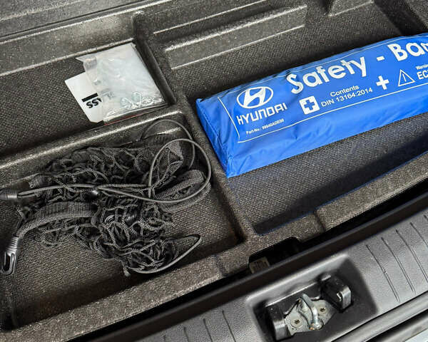 Красный Хендай Kona, объемом двигателя 0 л и пробегом 90 тыс. км за 14000 $, фото 12 на Automoto.ua