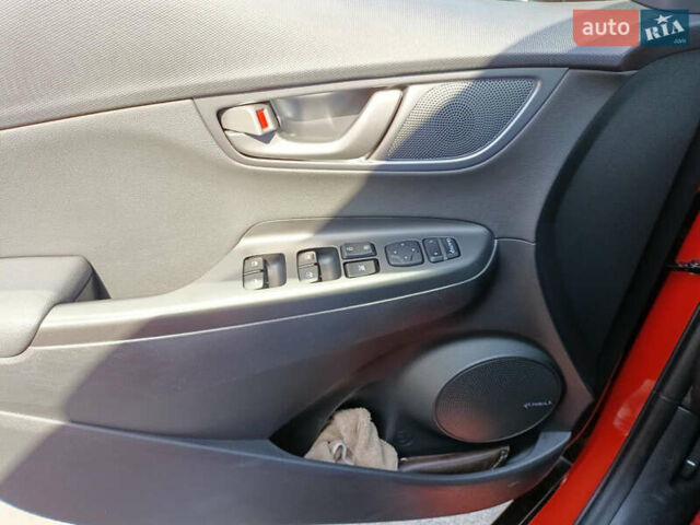 Красный Хендай Kona, объемом двигателя 0 л и пробегом 146 тыс. км за 20500 $, фото 13 на Automoto.ua