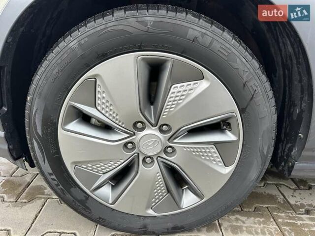 Красный Хендай Kona, объемом двигателя 0 л и пробегом 110 тыс. км за 16700 $, фото 44 на Automoto.ua