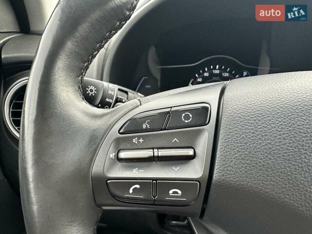 Красный Хендай Kona, объемом двигателя 0 л и пробегом 110 тыс. км за 16700 $, фото 26 на Automoto.ua