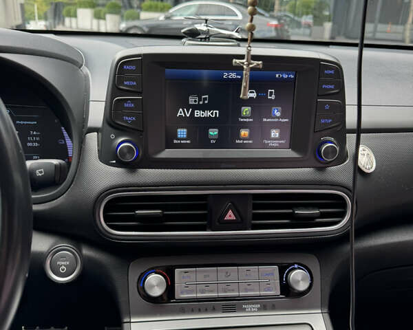 Красный Хендай Kona, объемом двигателя 0 л и пробегом 93 тыс. км за 18200 $, фото 15 на Automoto.ua