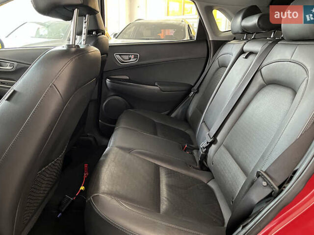 Червоний Хендай Kona, об'ємом двигуна 0 л та пробігом 103 тис. км за 18000 $, фото 13 на Automoto.ua