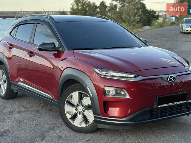 Красный Хендай Kona, объемом двигателя 0 л и пробегом 153 тыс. км за 15999 $, фото 5 на Automoto.ua