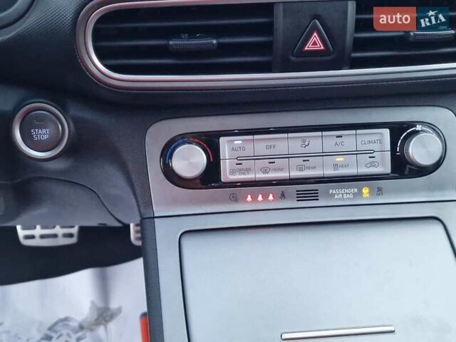 Красный Хендай Kona, объемом двигателя 0 л и пробегом 104 тыс. км за 17800 $, фото 39 на Automoto.ua