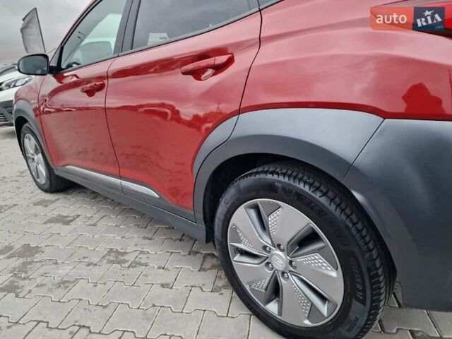 Красный Хендай Kona, объемом двигателя 0 л и пробегом 101 тыс. км за 16200 $, фото 9 на Automoto.ua