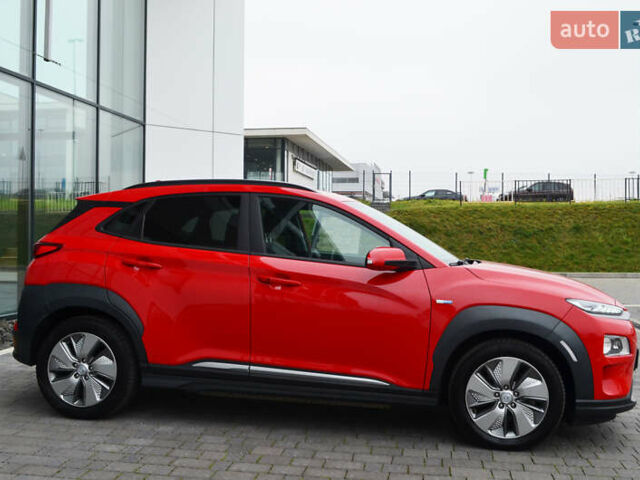Красный Хендай Kona, объемом двигателя 0 л и пробегом 70 тыс. км за 19917 $, фото 2 на Automoto.ua