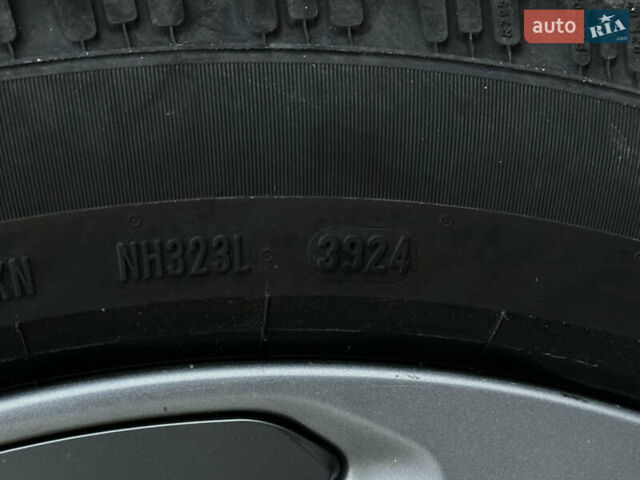 Красный Хендай Kona, объемом двигателя 0 л и пробегом 135 тыс. км за 17990 $, фото 28 на Automoto.ua