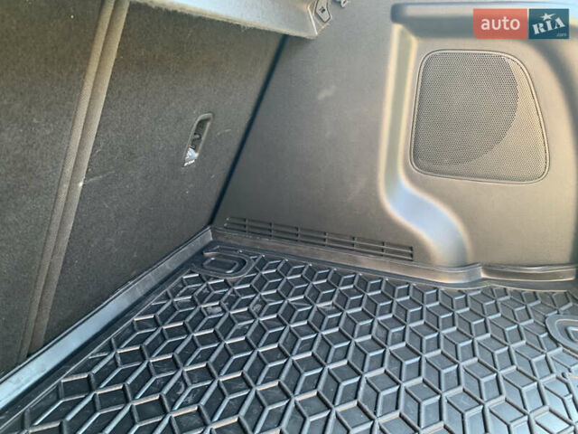 Красный Хендай Kona, объемом двигателя 0 л и пробегом 73 тыс. км за 17000 $, фото 10 на Automoto.ua