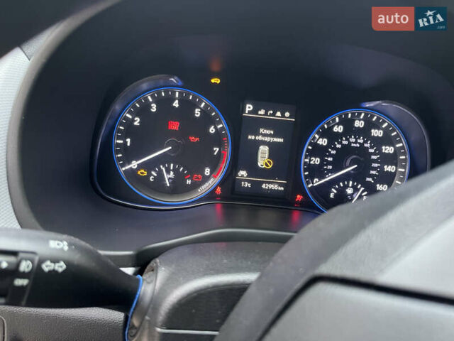 Червоний Хендай Kona, об'ємом двигуна 1.59 л та пробігом 43 тис. км за 18500 $, фото 6 на Automoto.ua