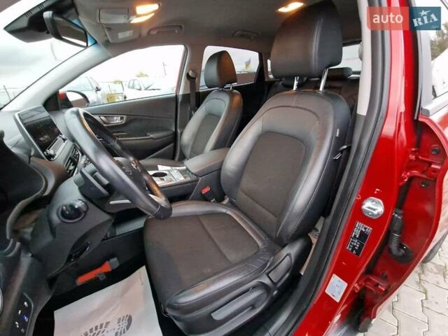 Красный Хендай Kona, объемом двигателя 0 л и пробегом 101 тыс. км за 16200 $, фото 16 на Automoto.ua