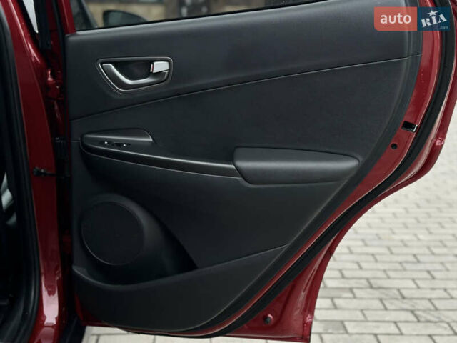 Красный Хендай Kona, объемом двигателя 0 л и пробегом 135 тыс. км за 17990 $, фото 39 на Automoto.ua