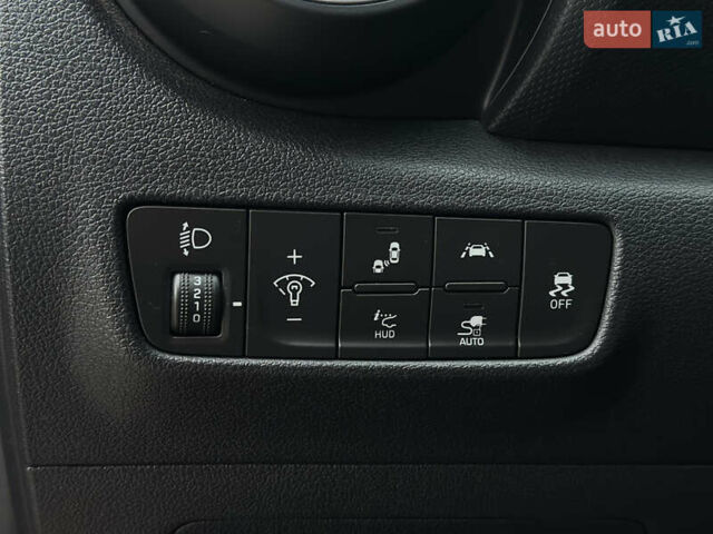 Красный Хендай Kona, объемом двигателя 0 л и пробегом 135 тыс. км за 17990 $, фото 36 на Automoto.ua