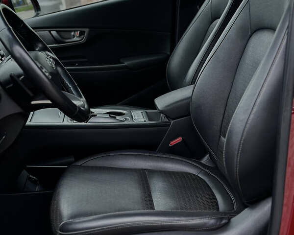 Красный Хендай Kona, объемом двигателя 0 л и пробегом 135 тыс. км за 17990 $, фото 32 на Automoto.ua