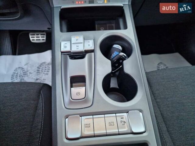 Красный Хендай Kona, объемом двигателя 0 л и пробегом 104 тыс. км за 17800 $, фото 41 на Automoto.ua