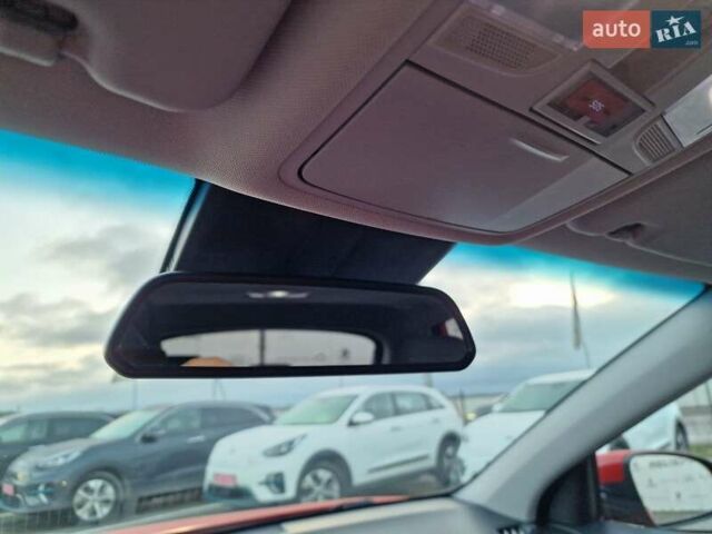 Красный Хендай Kona, объемом двигателя 0 л и пробегом 104 тыс. км за 17800 $, фото 35 на Automoto.ua