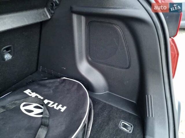 Красный Хендай Kona, объемом двигателя 0 л и пробегом 101 тыс. км за 16200 $, фото 47 на Automoto.ua