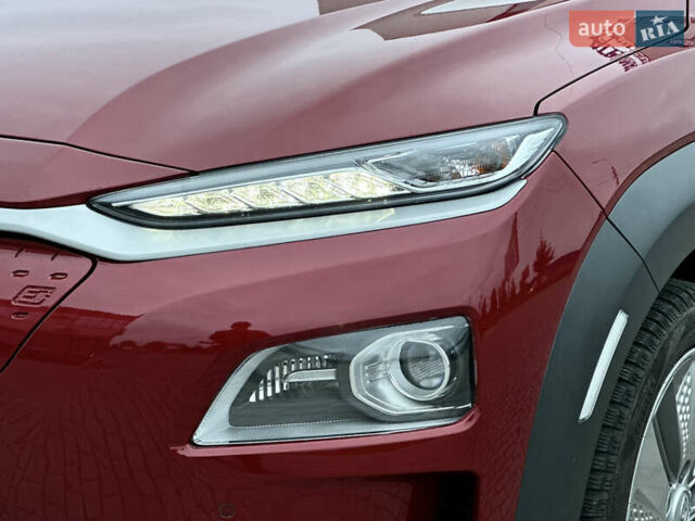 Красный Хендай Kona, объемом двигателя 0 л и пробегом 135 тыс. км за 17990 $, фото 14 на Automoto.ua