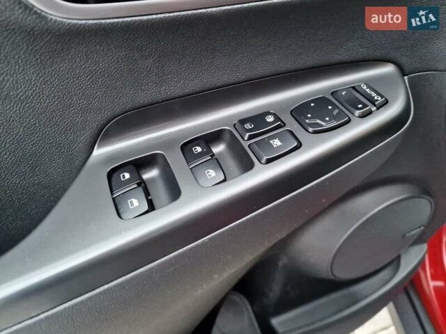 Красный Хендай Kona, объемом двигателя 0 л и пробегом 101 тыс. км за 16200 $, фото 41 на Automoto.ua