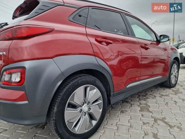 Красный Хендай Kona, объемом двигателя 0 л и пробегом 101 тыс. км за 16200 $, фото 11 на Automoto.ua