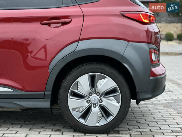 Красный Хендай Kona, объемом двигателя 0 л и пробегом 135 тыс. км за 17990 $, фото 24 на Automoto.ua