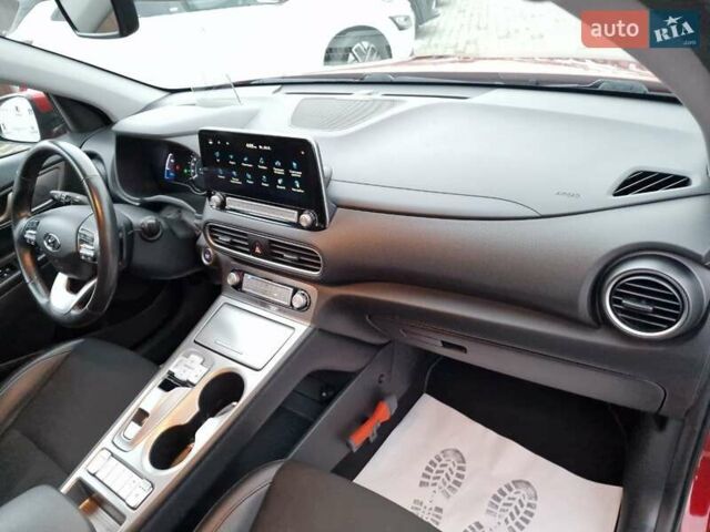 Красный Хендай Kona, объемом двигателя 0 л и пробегом 101 тыс. км за 16200 $, фото 25 на Automoto.ua