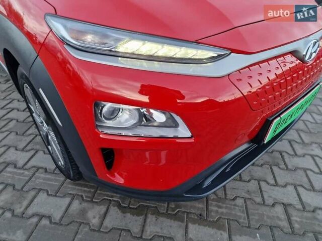 Красный Хендай Kona, объемом двигателя 0 л и пробегом 104 тыс. км за 17800 $, фото 11 на Automoto.ua