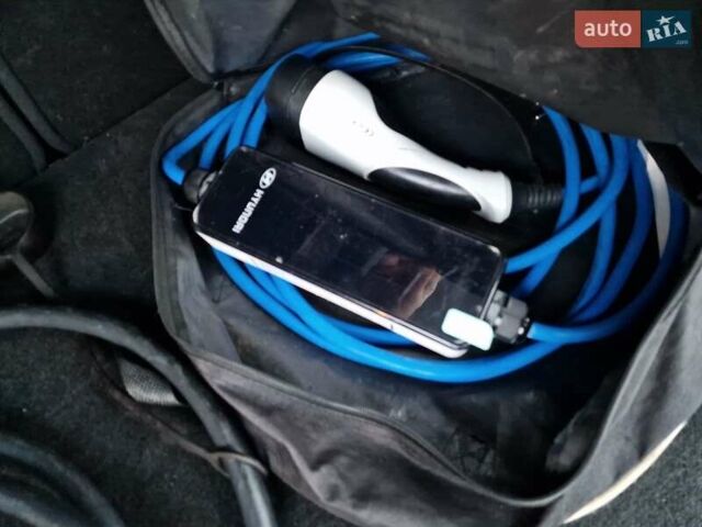 Красный Хендай Kona, объемом двигателя 0 л и пробегом 101 тыс. км за 16200 $, фото 31 на Automoto.ua