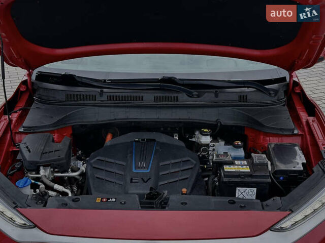 Красный Хендай Kona, объемом двигателя 0 л и пробегом 135 тыс. км за 17990 $, фото 15 на Automoto.ua