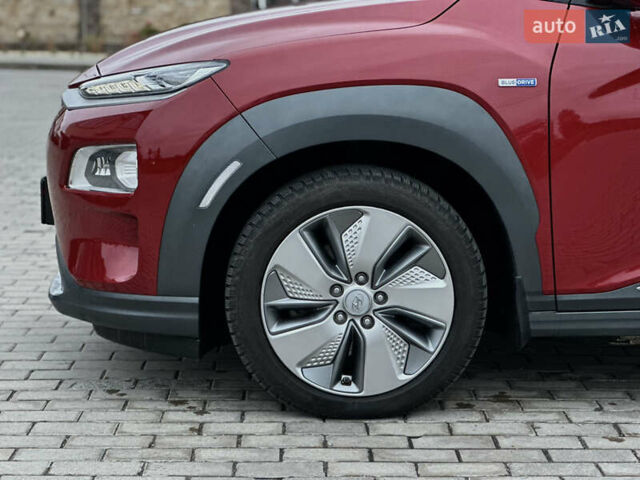 Красный Хендай Kona, объемом двигателя 0 л и пробегом 135 тыс. км за 17990 $, фото 25 на Automoto.ua