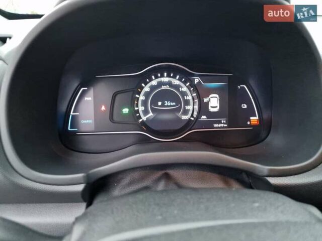 Красный Хендай Kona, объемом двигателя 0 л и пробегом 101 тыс. км за 16200 $, фото 22 на Automoto.ua