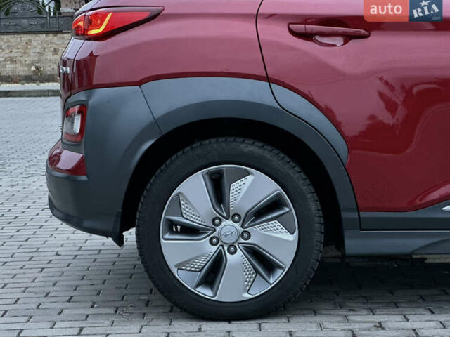 Красный Хендай Kona, объемом двигателя 0 л и пробегом 135 тыс. км за 17990 $, фото 27 на Automoto.ua