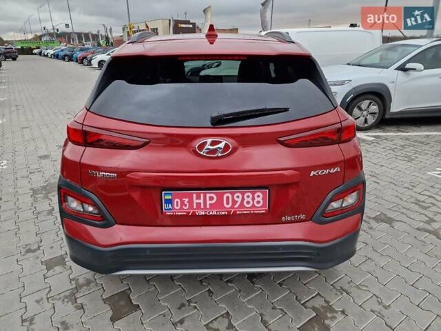 Красный Хендай Kona, объемом двигателя 0 л и пробегом 101 тыс. км за 16200 $, фото 6 на Automoto.ua
