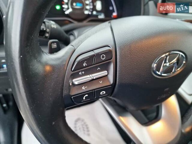 Красный Хендай Kona, объемом двигателя 0 л и пробегом 101 тыс. км за 16200 $, фото 30 на Automoto.ua