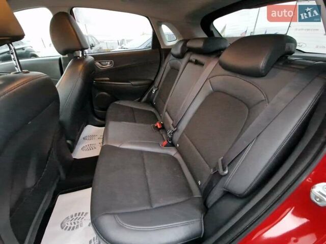 Красный Хендай Kona, объемом двигателя 0 л и пробегом 101 тыс. км за 16200 $, фото 20 на Automoto.ua